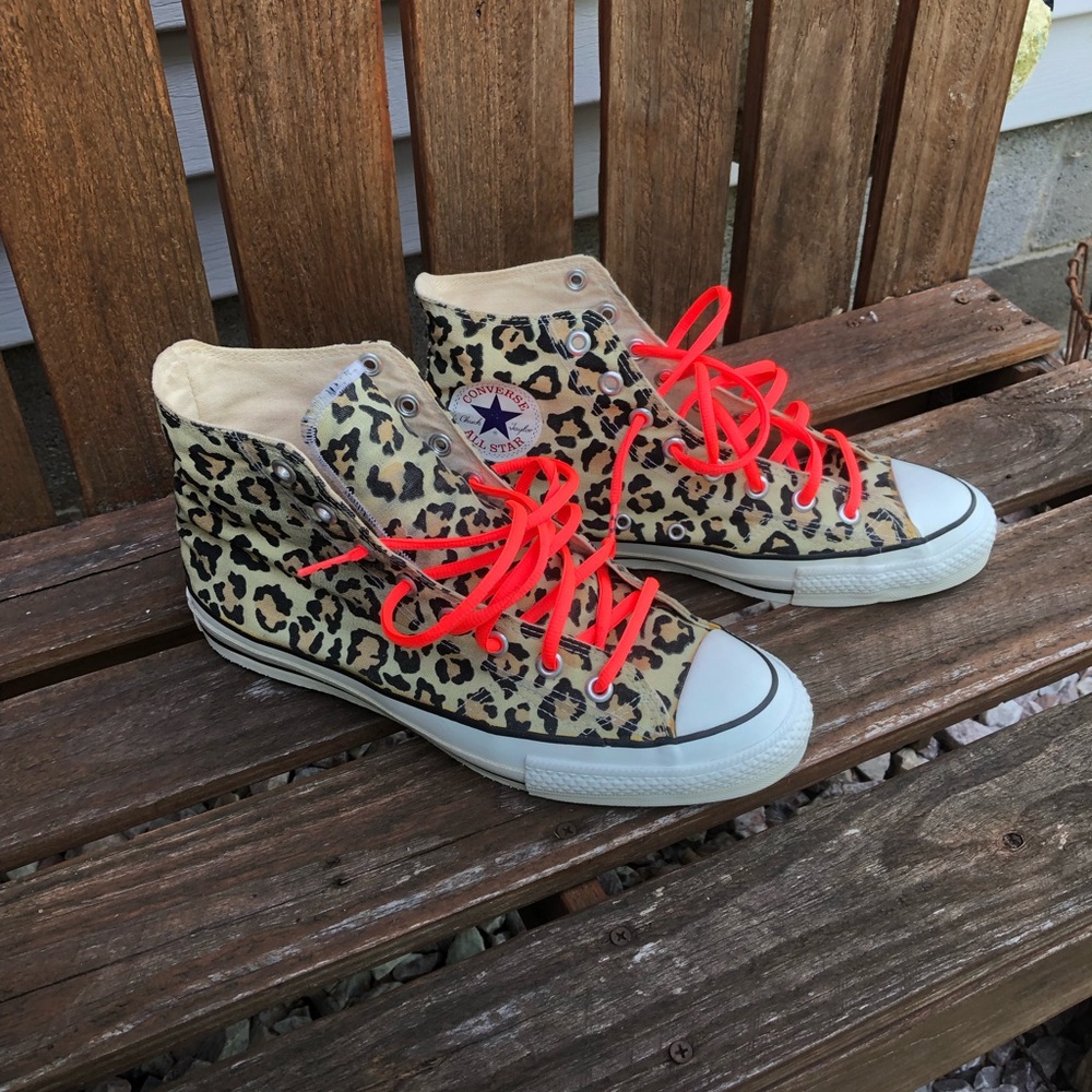 Leopard print vintage converse. 9.5